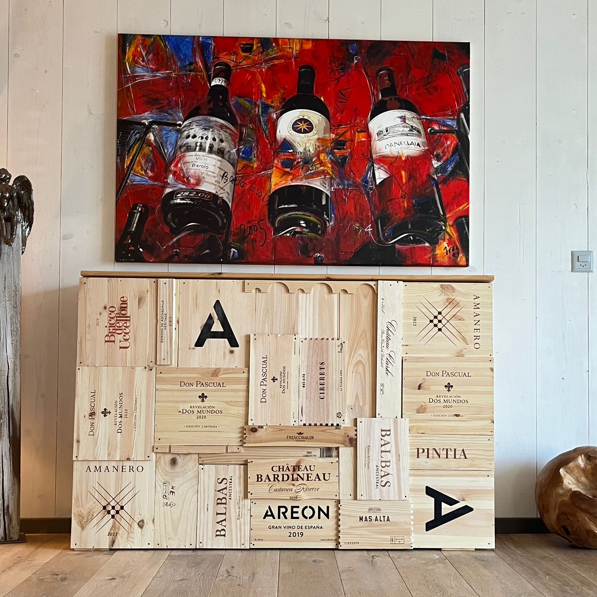 Premium TV-Möbel mit eingebauten TV-Lift und echten Weinkisten - Designer Fernsehmöbel Flexwood